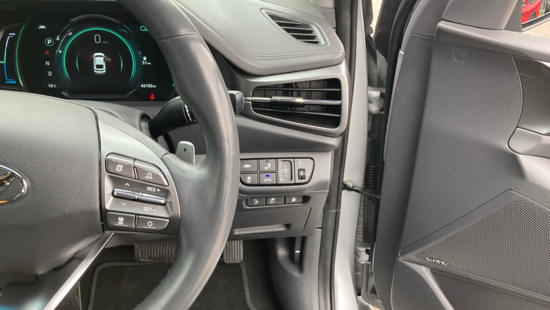 Hyundai IONIQ 1.6 GDi Plug-in Hybrid Premium SE 5dr DCT Hatchback